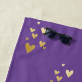 Serviette De Plage Coeurs d'or violet (En situation)