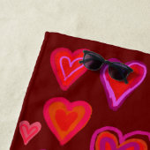 Serviette De Plage Coeurs rouges (En situation)