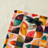 Serviette De Plage Collection Abstraite de Carrés populaires Retro (En situation)
