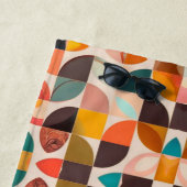 Serviette De Plage Collection de Carrés Abstraits tendance Retro (En situation)