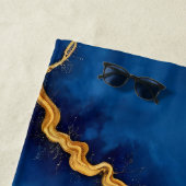 Serviette De Plage Collection de marbre Royal Blue Gold (En situation)