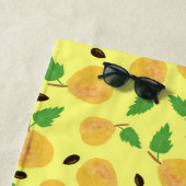 Serviette De Plage Collection Poires Dorées Jaune Clair (En situation)