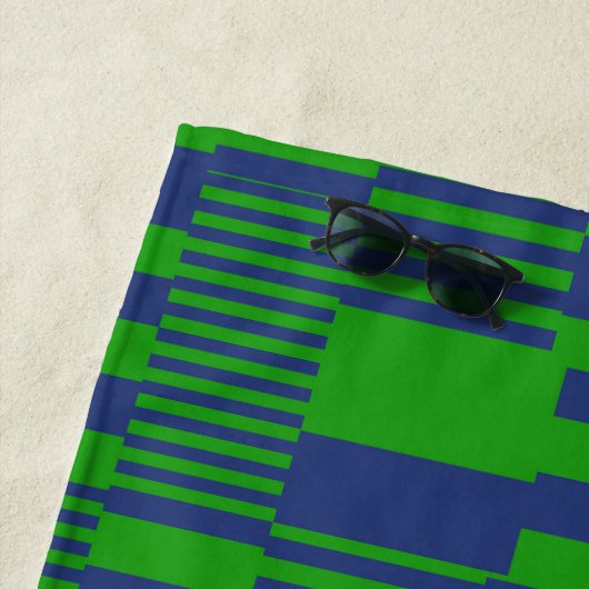 Serviette De Plage Conception de rayures patchwork bleu vert (En situation)