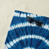 Serviette De Plage Conception de teinture à goujon Ocean Wave (En situation)