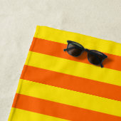 Serviette De Plage Conception des rayures orange et jaune (En situation)