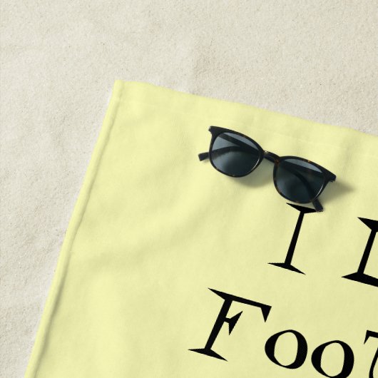 Serviette De Plage Conception personnalisée du football (En situation)