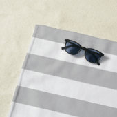 Serviette De Plage Contemporain Faux Argent Ombre Gris (En situation)