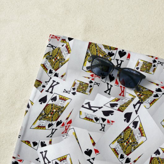 Serviette De Plage "Couche royale : Une pile de cartes de poker des r (En situation)