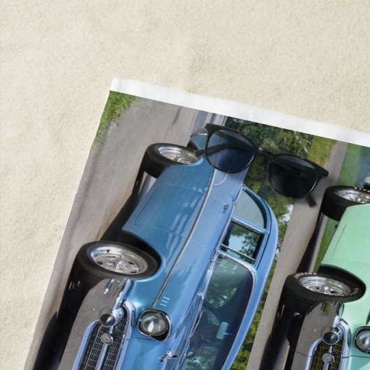 Serviette de plage couleur arc-en-ciel Chevy 1957 (En situation)
