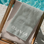 Serviette De Plage Couleur de cendre verte personnalisée personnalisé<br><div class="desc">Détendez-vous avec élégance avec cette serviette de plage personnalisée couleur cendres vertes personnalisée. Dotée d'une teinte de cendres vertes chic et apaisante, cette serviette offre luxe et confort pour vos journées de plage, de détente au bord de la piscine ou de visites spas. La grande serviette souple et absorbante est...</div>