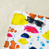 Serviette De Plage Couleur lumineuse d'amusement de garçons (En situation)