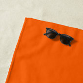 Serviette De Plage Couleur vive Vrai Orange (En situation)