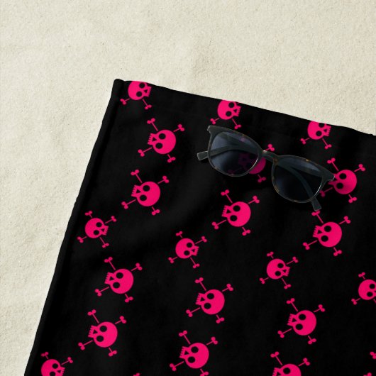 Serviette De Plage Crâne rose et arêtes croisées en noir (En situation)
