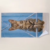 Serviette De Plage Cuisine Nosy Tabby Chat Kitten assis dans une clôt (Devant)