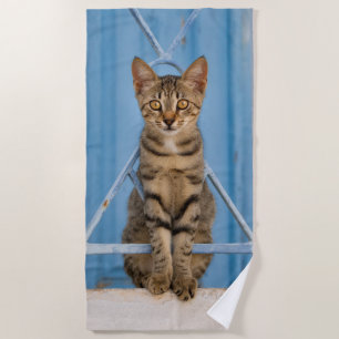 Serviette De Plage Cuisine Nosy Tabby Chat Kitten assis dans une clôt
