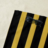 Serviette De Plage Custom Black M Gold Striped Beach Towel with Name (En situation)