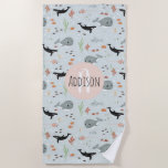 Serviette De Plage Cute baleine océanique et Motif de mer<br><div class="desc">Cette serviette de plage pour enfants fantaisie et mignonne est composée d’une baleine,  d’un poisson,  d’espadon,  d’orque et d’algues,  avec une place pour ajouter le nom de votre enfant dans une belle typographie. Le motif idéal pour les amoureux de l’océan,  neutre par rapport au genre !</div>