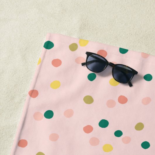 Serviette De Plage Cute Confetti Pois Motif Blush Green (En situation)