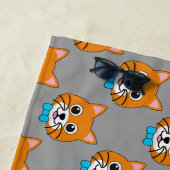 Serviette De Plage Cute Happy Ginger Cat avec Papillon (En situation)