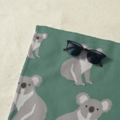 Serviette De Plage Cute Koala Eucalyptus Motif vert (En situation)