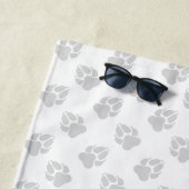 Serviette De Plage Dachshund à poil long noir et tan panaché & Nom (En situation)