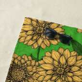 Serviette De Plage Dahlias en jaune et vert (En situation)