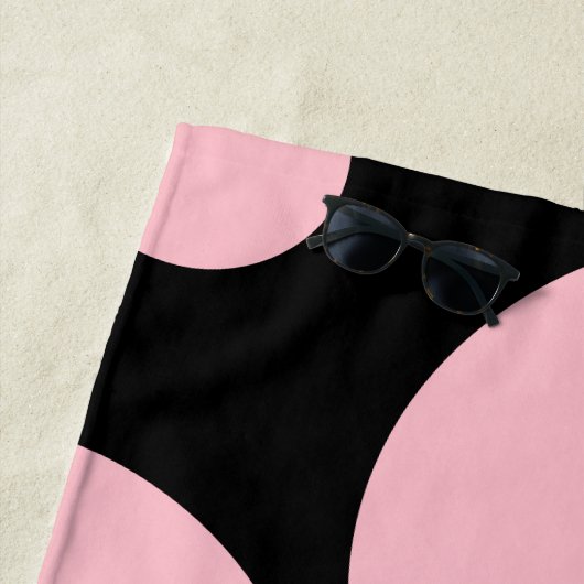 Serviette De Plage Date de mariage à points modernes chic (En situation)