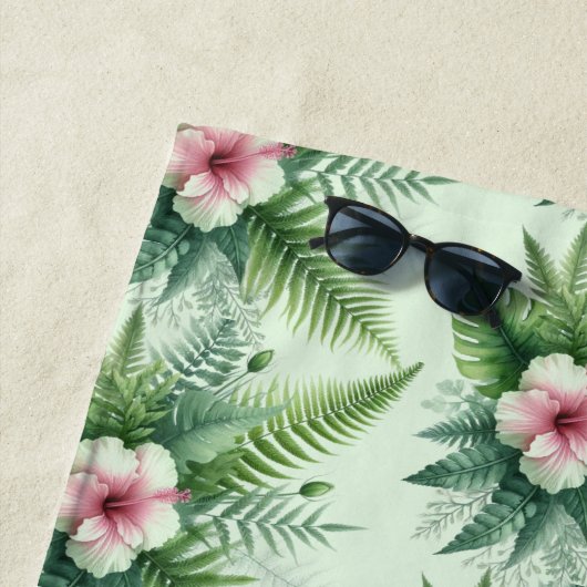 Serviette de plage de l'Hibiscus tropical vert (En situation)