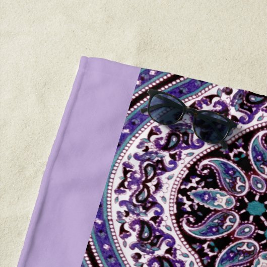 Serviette de plage de Mandala violet (En situation)