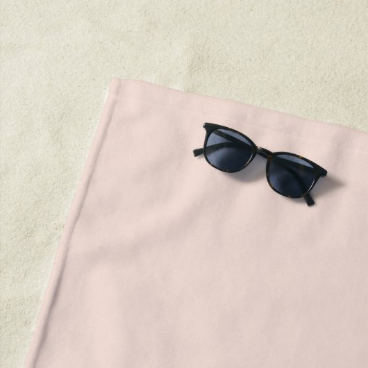 Serviette de plage de Mme Established Custom (En situation)