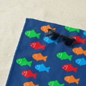 Serviette de plage de poisson colorée (En situation)