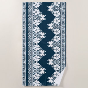 Serviette De Plage Dentelle blanche rétro avec papillons sur un bleu