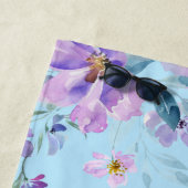 Serviette De Plage Des Clusters De Fleurs Violets  (En situation)