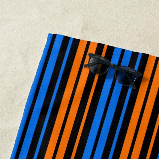 Serviette De Plage Design à rayures verticales bleu orange bleu (En situation)