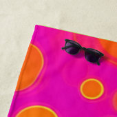Serviette De Plage Design circulaire néon rose et vert rétro (En situation)