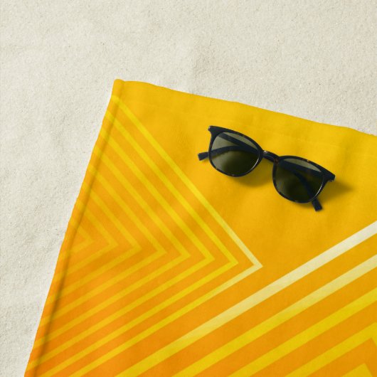 Serviette De Plage Design géométrique moderne orange et jaune ombré (En situation)