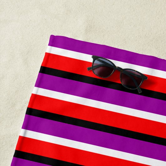 Serviette De Plage Design Motif rouge violet rayures (En situation)