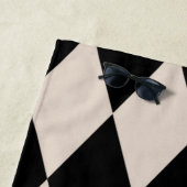 Serviette De Plage Diamant personnalisé À damiers noir + beige (En situation)