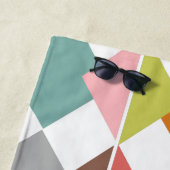 Serviette De Plage Diamants modernes du milieu du siècle (En situation)