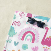 Serviette De Plage Dinosaure de puissance féminine personnalisée (En situation)