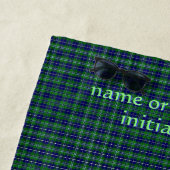 Serviette De Plage Douglas Official Tartan avec monogramme / nom (En situation)