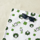 Serviette De Plage Dr. Seuss | Motif trèfle du Chat chapeauté (En situation)