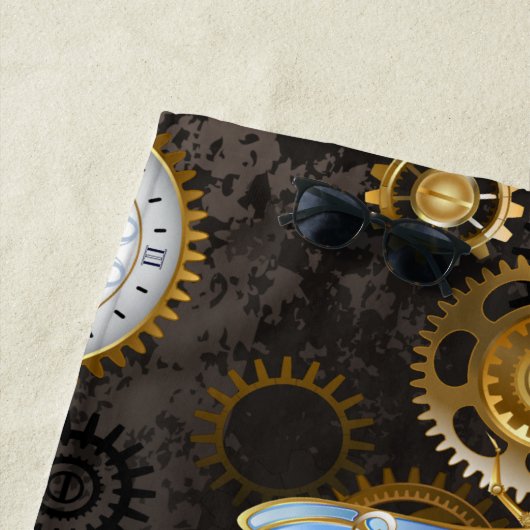 Serviette De Plage Dragonflies de Steampunk sur arrière - plan rayé b (En situation)