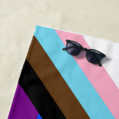 Serviette De Plage Drapeau de fierté Progress Pride de SlipperyJoe si (En situation)