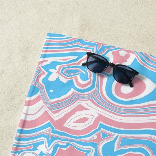 Serviette De Plage Drapeau de fierté trans Trippsy Boho Groovy Bandes (En situation)
