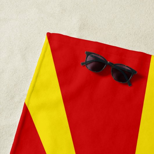 Serviette De Plage Drapeau de la Macédoine du Nord (En situation)