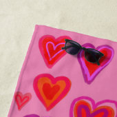Serviette de plage du coeur rouge (En situation)