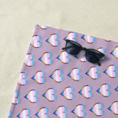 Serviette de plage du Motif Trans Pride Heart (En situation)