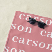 Serviette De Plage Dusty rose Simple Personnalisé Nom Répétant (En situation)
