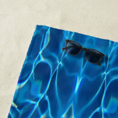 Serviette De Plage Eau de la piscine bleu foncé (En situation)